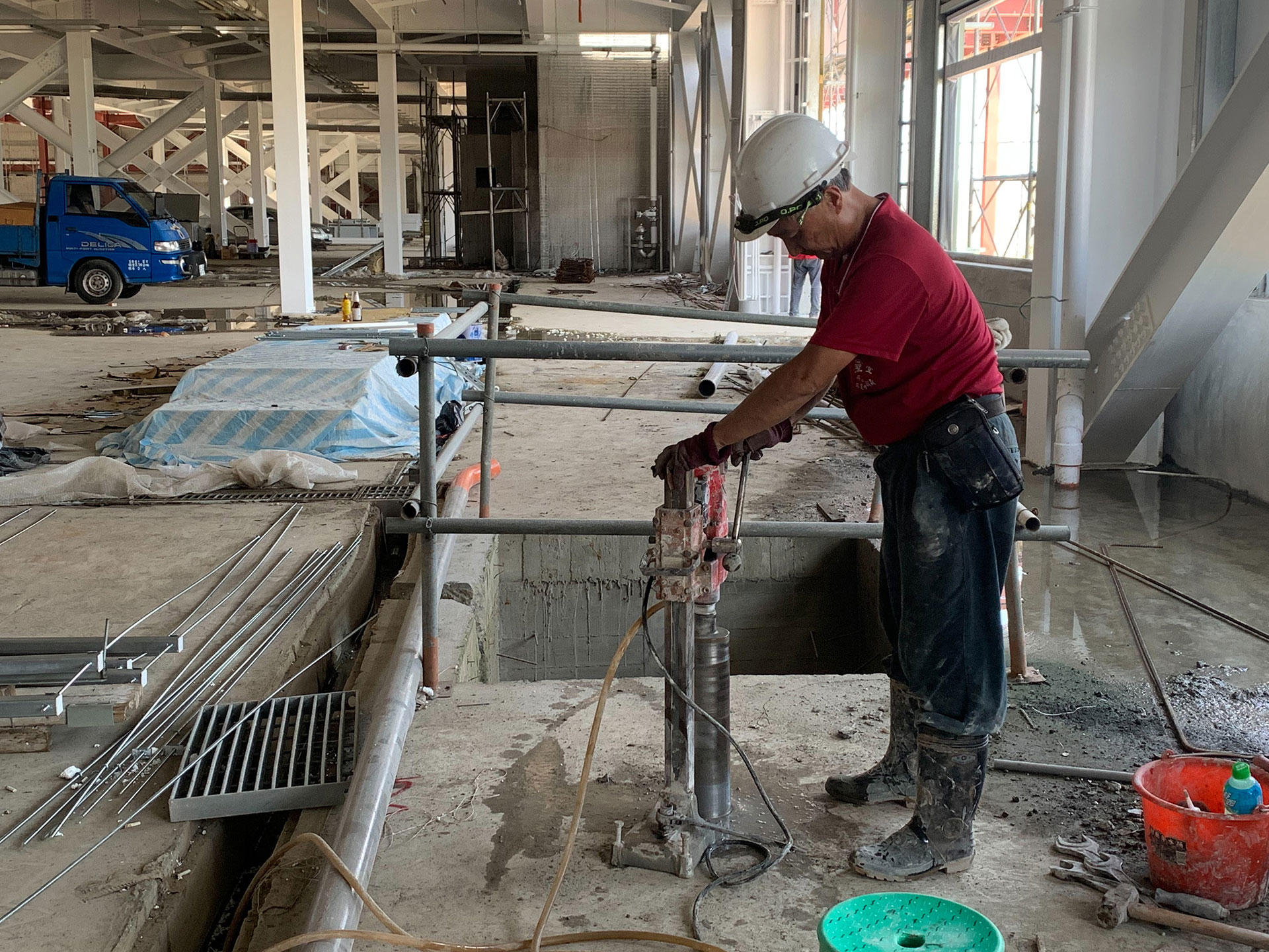 富順工程行多年鑽孔切割經驗，政府合法立案施工